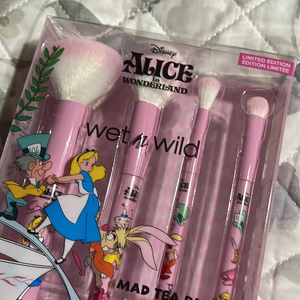 New Wet N Wild Alice in Wonderland brush set